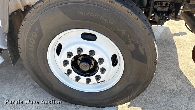 image for item EA7538 2007 Freightliner Business Class M2 crane truck