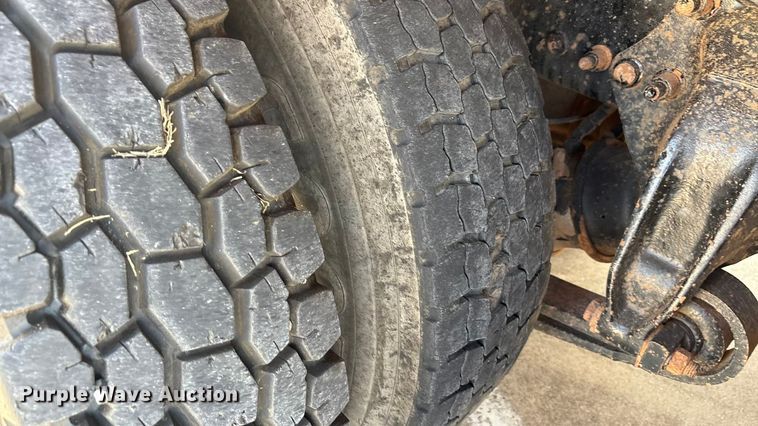 image for item EA7538 2007 Freightliner Business Class M2 crane truck