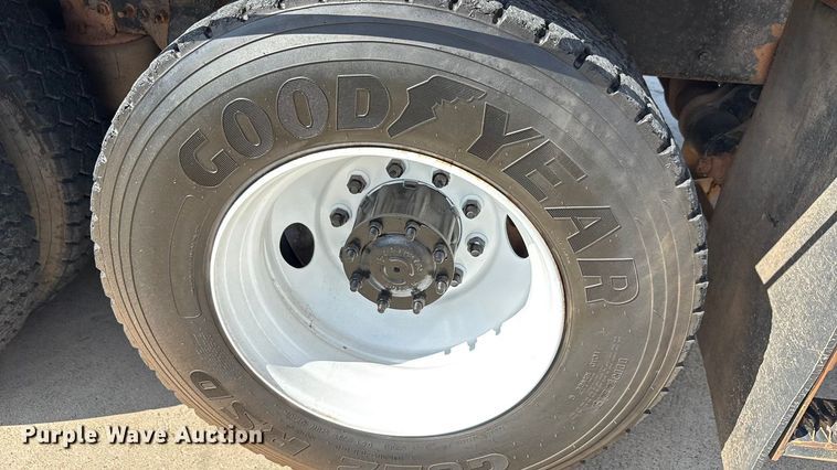 image for item EA7538 2007 Freightliner Business Class M2 crane truck