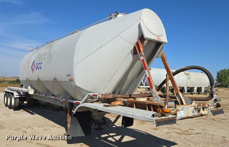 image for item EB1041 1987 Fruehauf pneumatic dry bulk trailer