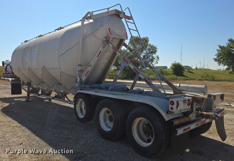 image for item EB1041 1987 Fruehauf pneumatic dry bulk trailer