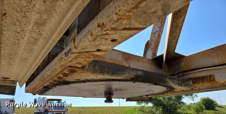 image for item EB1041 1987 Fruehauf pneumatic dry bulk trailer