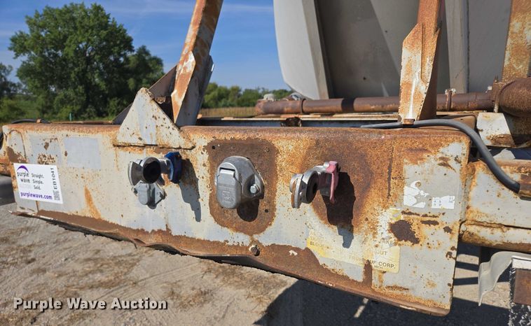 image for item EB1041 1987 Fruehauf pneumatic dry bulk trailer