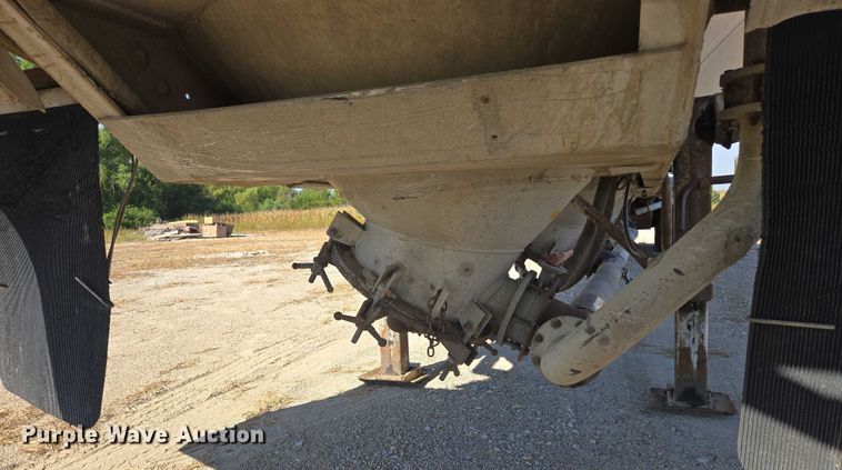 image for item EB1041 1987 Fruehauf pneumatic dry bulk trailer