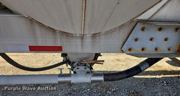 image for item EB1041 1987 Fruehauf pneumatic dry bulk trailer