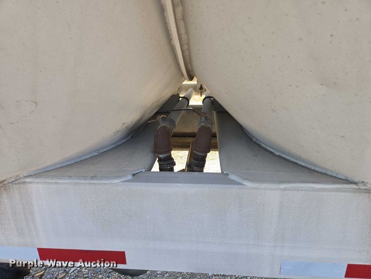 image for item EB1041 1987 Fruehauf pneumatic dry bulk trailer