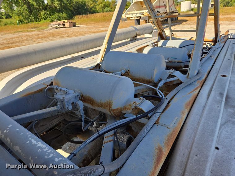 image for item EB1041 1987 Fruehauf pneumatic dry bulk trailer