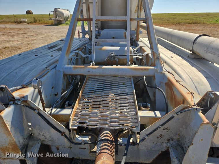 image for item EB1041 1987 Fruehauf pneumatic dry bulk trailer