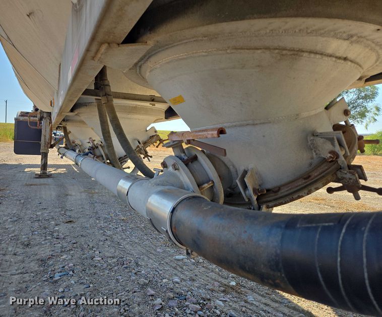 image for item EB1041 1987 Fruehauf pneumatic dry bulk trailer