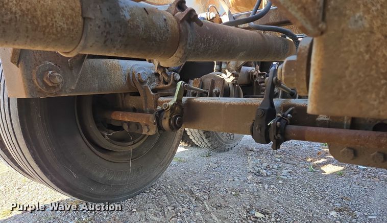 image for item EB1041 1987 Fruehauf pneumatic dry bulk trailer