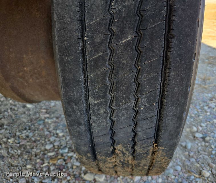 image for item EB1041 1987 Fruehauf pneumatic dry bulk trailer