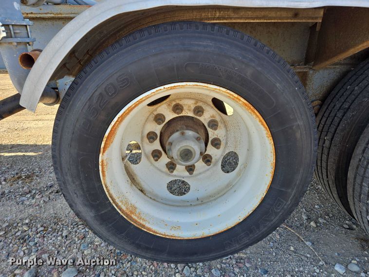 image for item EB1041 1987 Fruehauf pneumatic dry bulk trailer