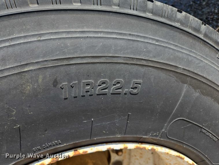 image for item EB1041 1987 Fruehauf pneumatic dry bulk trailer