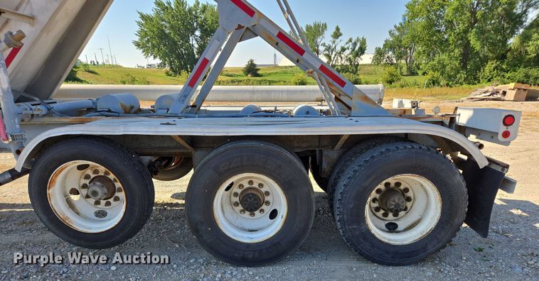 image for item EB1041 1987 Fruehauf pneumatic dry bulk trailer