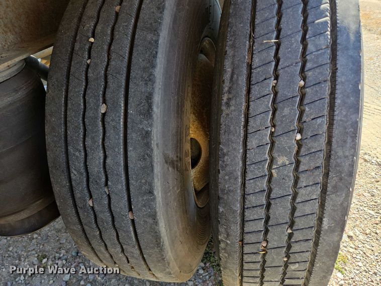 image for item EB1041 1987 Fruehauf pneumatic dry bulk trailer