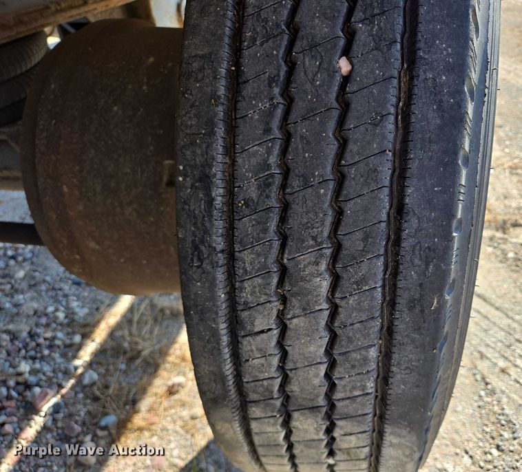 image for item EB1041 1987 Fruehauf pneumatic dry bulk trailer