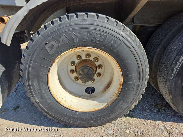 image for item EB1041 1987 Fruehauf pneumatic dry bulk trailer