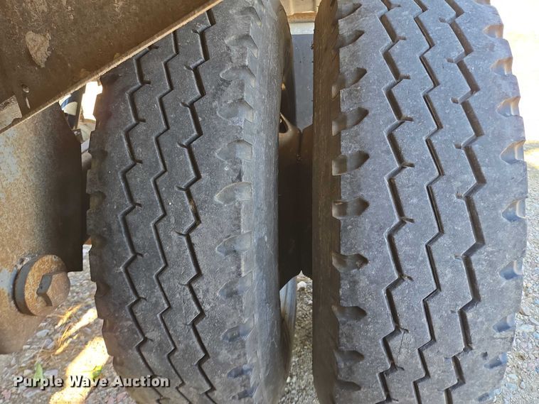 image for item EB1041 1987 Fruehauf pneumatic dry bulk trailer