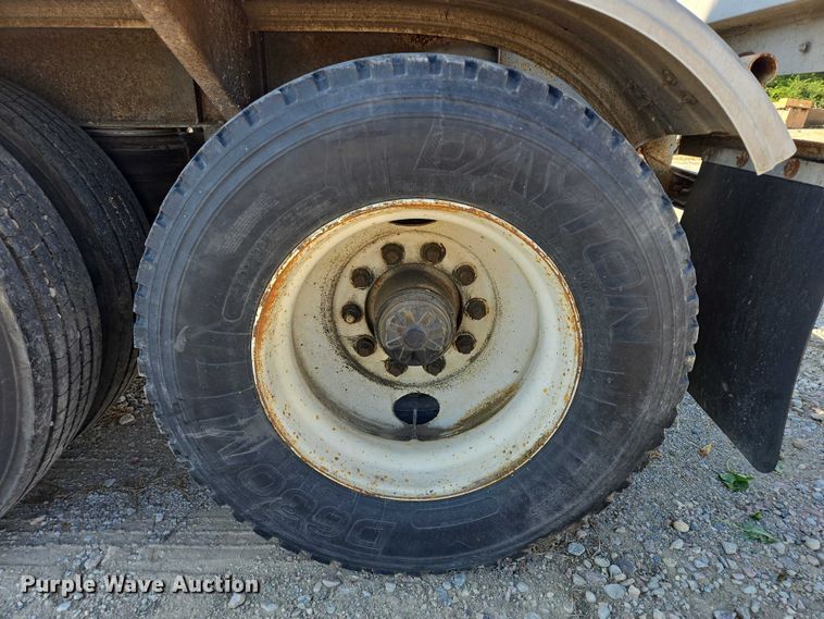 image for item EB1041 1987 Fruehauf pneumatic dry bulk trailer