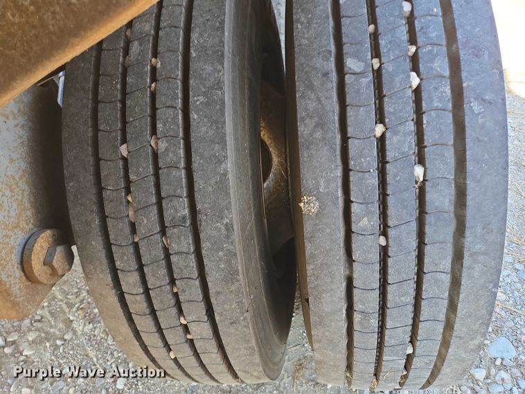 image for item EB1041 1987 Fruehauf pneumatic dry bulk trailer