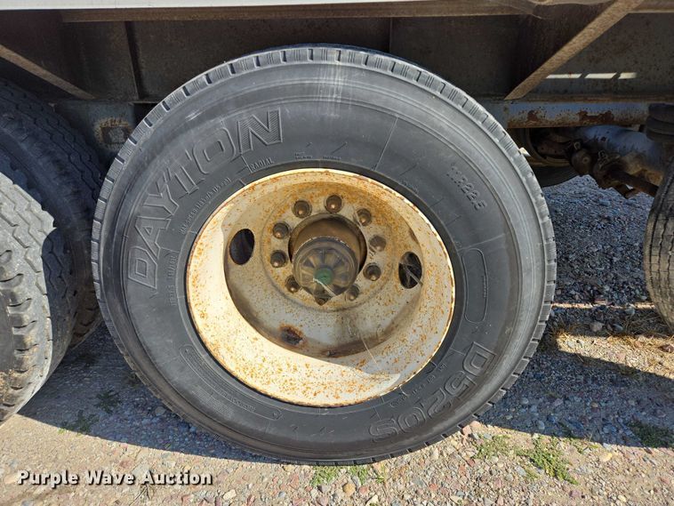 image for item EB1041 1987 Fruehauf pneumatic dry bulk trailer