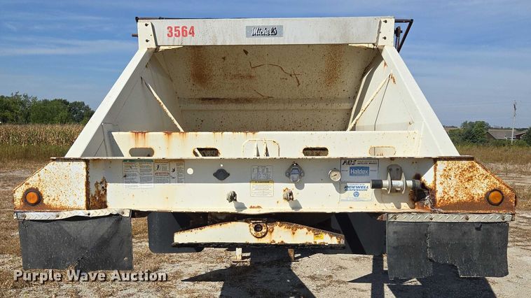image for item EB1042 2007 Midland MG40TC2000 bottom dump trailer