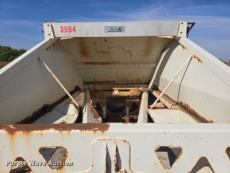 image for item EB1042 2007 Midland MG40TC2000 bottom dump trailer
