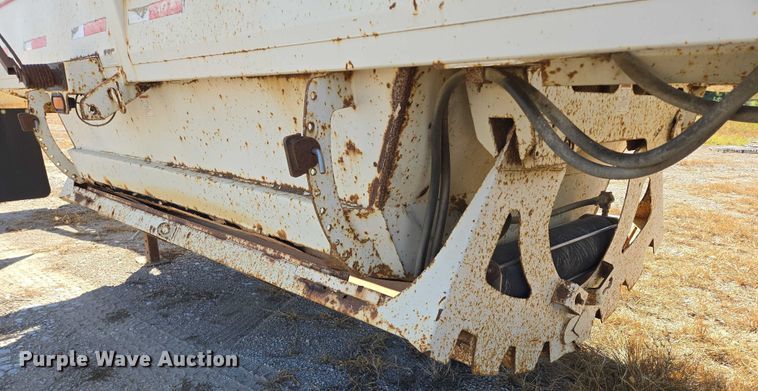 image for item EB1042 2007 Midland MG40TC2000 bottom dump trailer