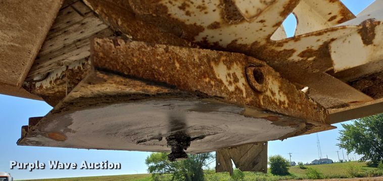 image for item EB1042 2007 Midland MG40TC2000 bottom dump trailer