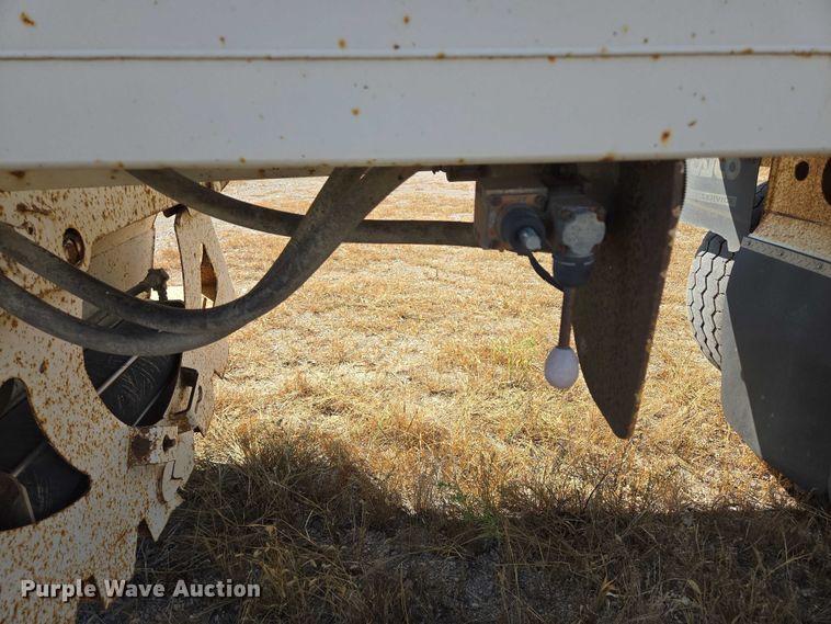 image for item EB1042 2007 Midland MG40TC2000 bottom dump trailer