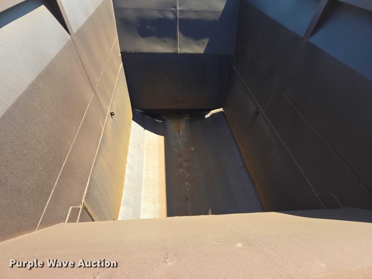 image for item EB1042 2007 Midland MG40TC2000 bottom dump trailer