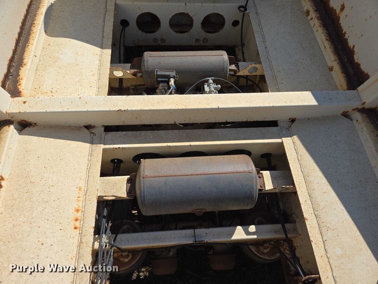 image for item EB1042 2007 Midland MG40TC2000 bottom dump trailer