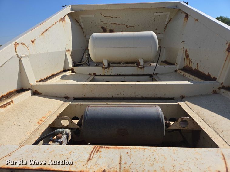 image for item EB1042 2007 Midland MG40TC2000 bottom dump trailer