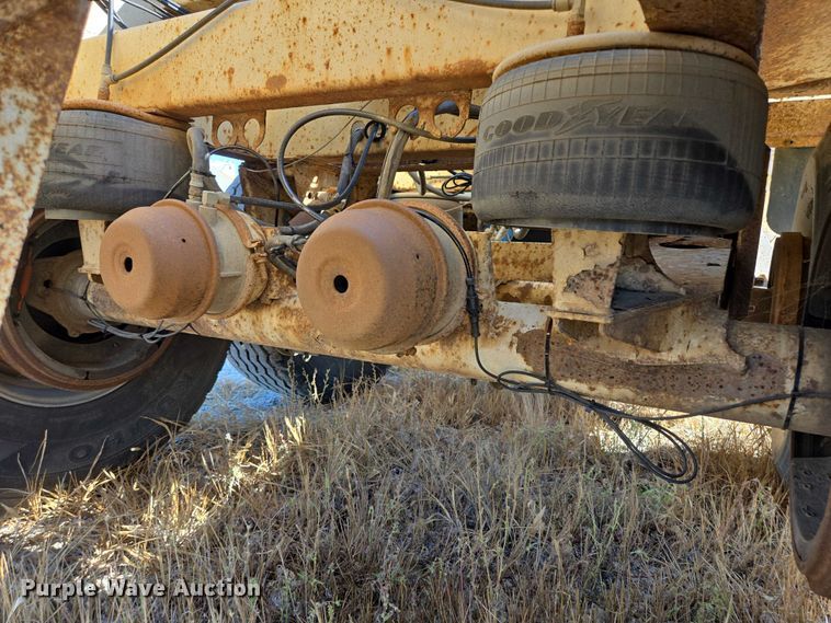 image for item EB1042 2007 Midland MG40TC2000 bottom dump trailer