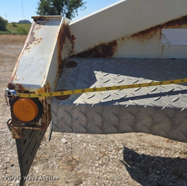 image for item EB1042 2007 Midland MG40TC2000 bottom dump trailer