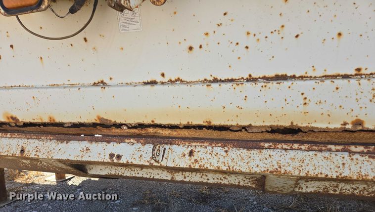 image for item EB1042 2007 Midland MG40TC2000 bottom dump trailer