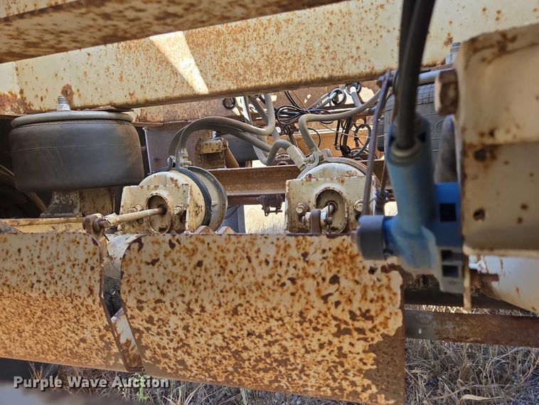 image for item EB1042 2007 Midland MG40TC2000 bottom dump trailer