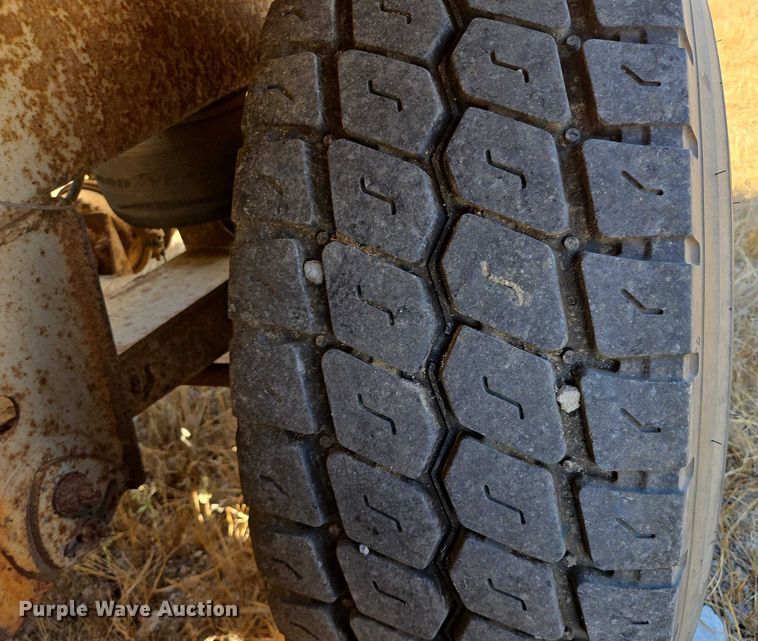 image for item EB1042 2007 Midland MG40TC2000 bottom dump trailer