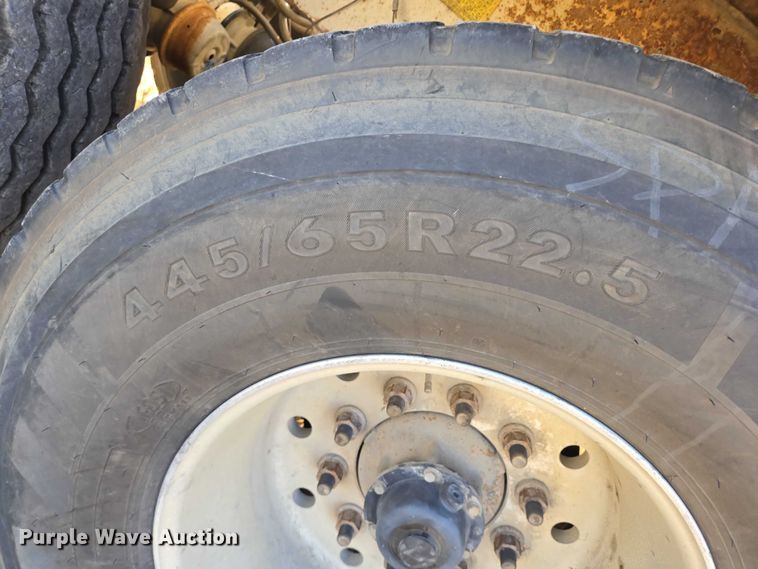 image for item EB1042 2007 Midland MG40TC2000 bottom dump trailer