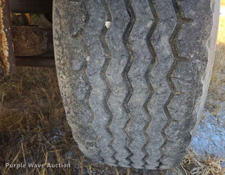 image for item EB1042 2007 Midland MG40TC2000 bottom dump trailer