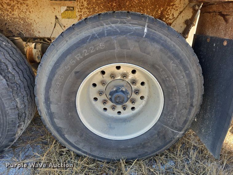 image for item EB1042 2007 Midland MG40TC2000 bottom dump trailer