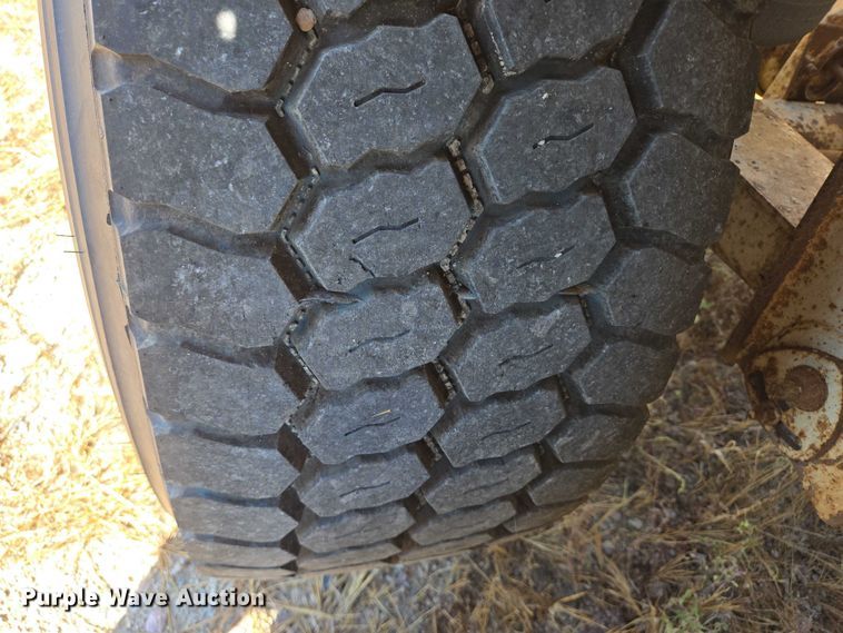 image for item EB1042 2007 Midland MG40TC2000 bottom dump trailer