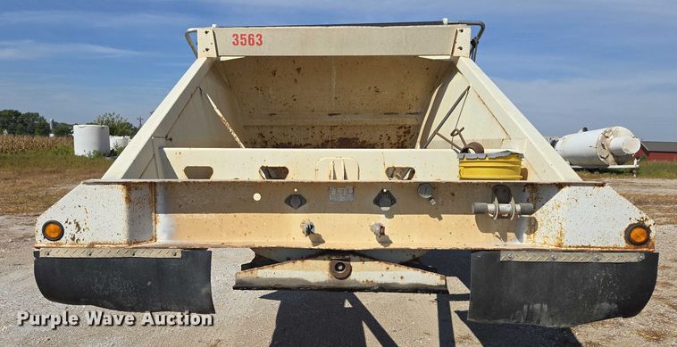 image for item EB1043 2007 Midland MG40TC2000 bottom dump trailer