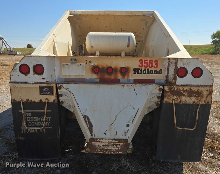 image for item EB1043 2007 Midland MG40TC2000 bottom dump trailer