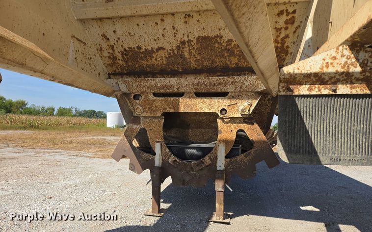 image for item EB1043 2007 Midland MG40TC2000 bottom dump trailer