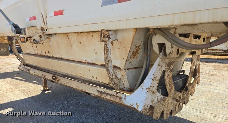 image for item EB1043 2007 Midland MG40TC2000 bottom dump trailer