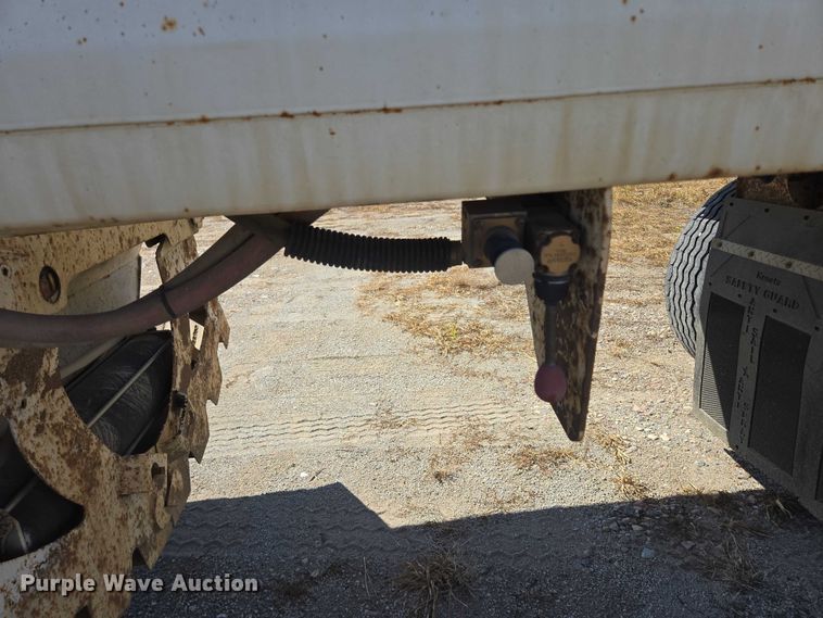 image for item EB1043 2007 Midland MG40TC2000 bottom dump trailer