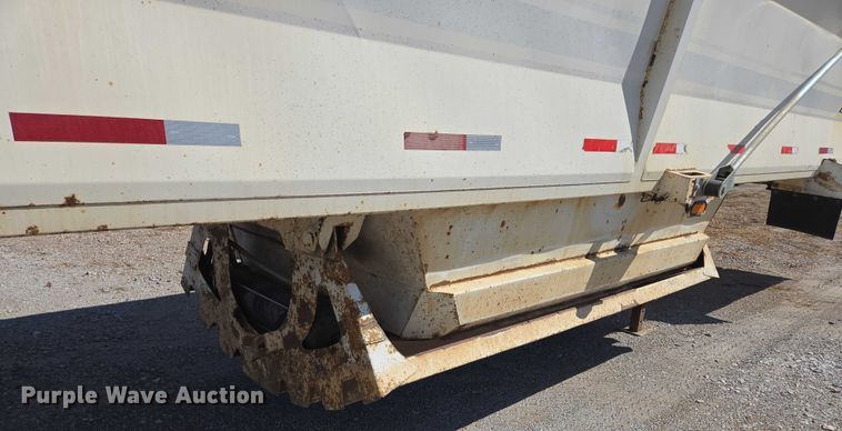 image for item EB1043 2007 Midland MG40TC2000 bottom dump trailer
