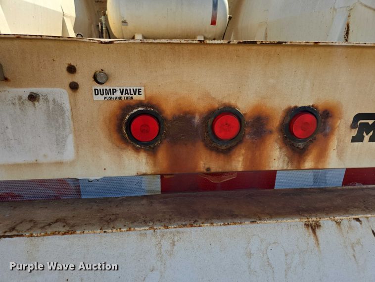 image for item EB1043 2007 Midland MG40TC2000 bottom dump trailer