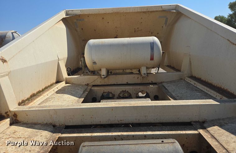 image for item EB1043 2007 Midland MG40TC2000 bottom dump trailer